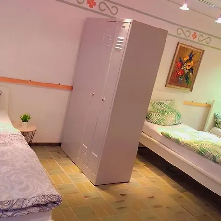 Privatunterkunft Monteurzimmer, Monteurunterkunft In 20 Km Von Hanau Und 35 Km Von Frankfurt Am Main *